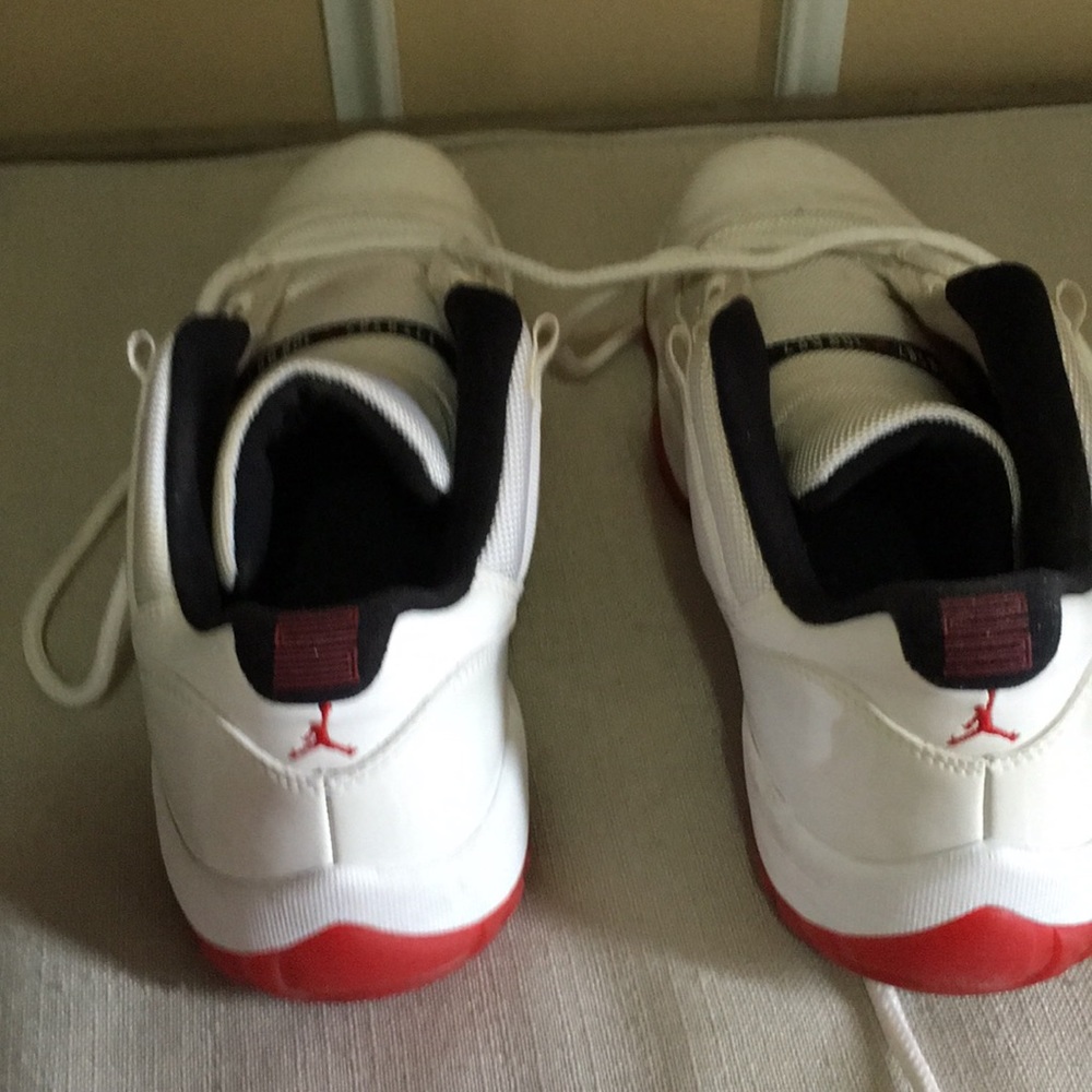 Men's Jordan XI - Picture 5 of 7